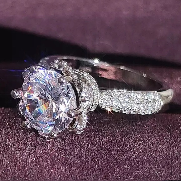 NEW LUXURY 925 STERLING SILVER FLOWERED DIAMOND RING, CUTE RING, SHINY RING. - Picture 5 of 7